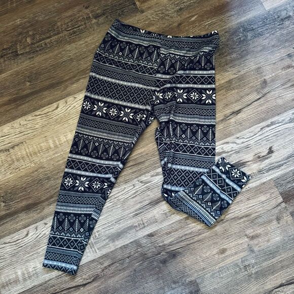 A&I Gray Hooded Top and Patterned Leggings Lounge Set Size Large/XL - Picture 3 of 9